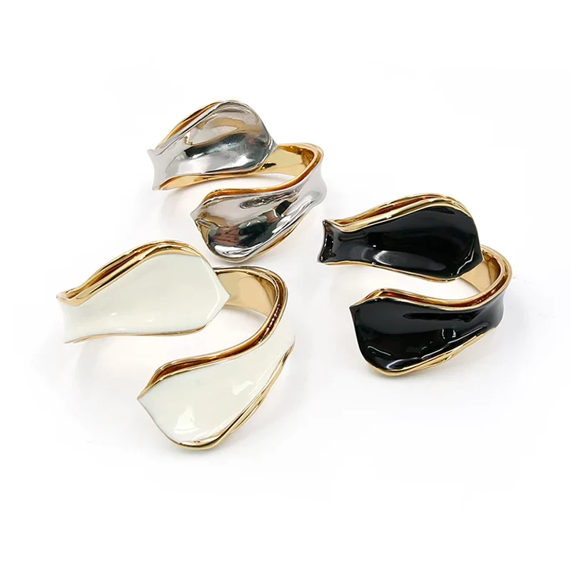 Aurum-intingens enamel armillam