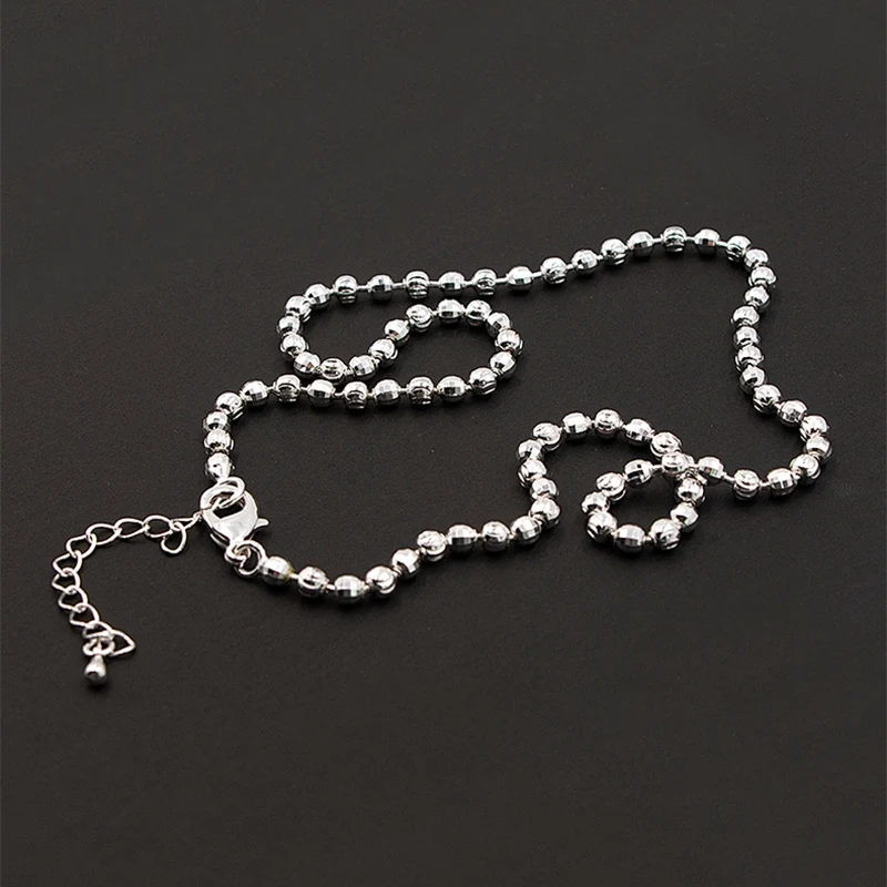 Simple faceted pila torque monile